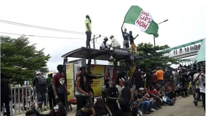Nigéria / Manifestations contre les violences policières : La Brigade spéciale de lutte contre les vols (SARS) dissoute.