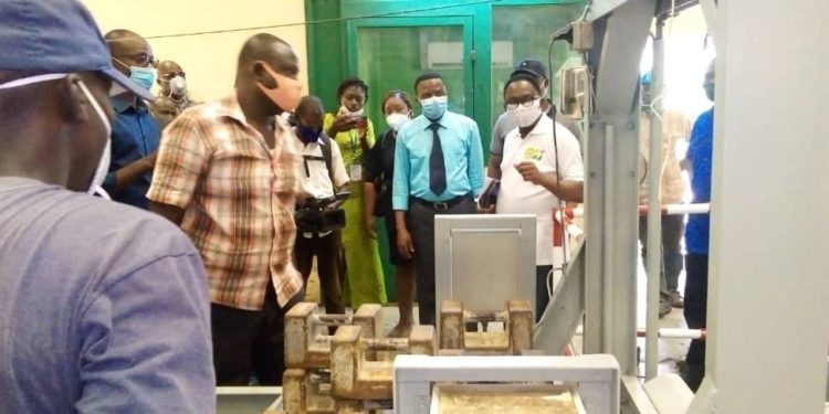 BÉNIN / CAMPAGNE COTONNIERE 2020-2021 : Gabin Joseph Degbey, DG ANM contrôle le dispositif des usines à Parakou .