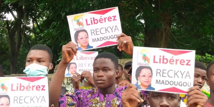 Troisième audition de Reckya Madougou : Ses partisans réclament sa libération.