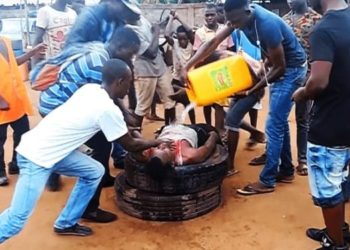 Parakou : Mort d’un présumé voleur de poulet après avoir été battu par la population. 