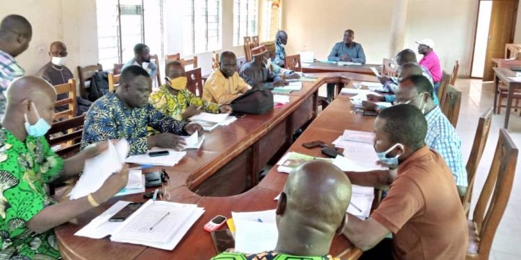 Glazoué /4ème Session ordinaire budgétaire du conseil communal : Les conseillers satisfaits du rapport d’activité de Gilles Comlan Houndolo.