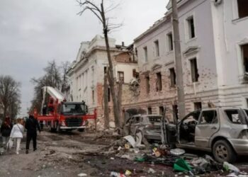 Soumy frappée : l’Ukraine accuse et pleure ses morts