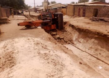 Malanville : chute d’un engin en plein chantier routier