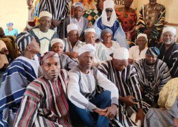 Audience au palais royal de Nikki : la Commission Nationale de Linguistique Baatonum présentée à l’Empereur