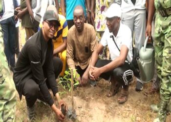 Journée nationale de l’arbre : le préfet Djibril Mama Cissé en tête d’un vaste reboisement à Parakou