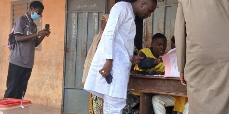 Élections communales et législatives de 2026 : Zul-kifly Zakari accomplit son devoir civique à Parakou et appelle à une mobilisation citoyenne