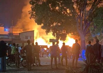 Parakou : les flammes emportent une buvette en quelques minutes