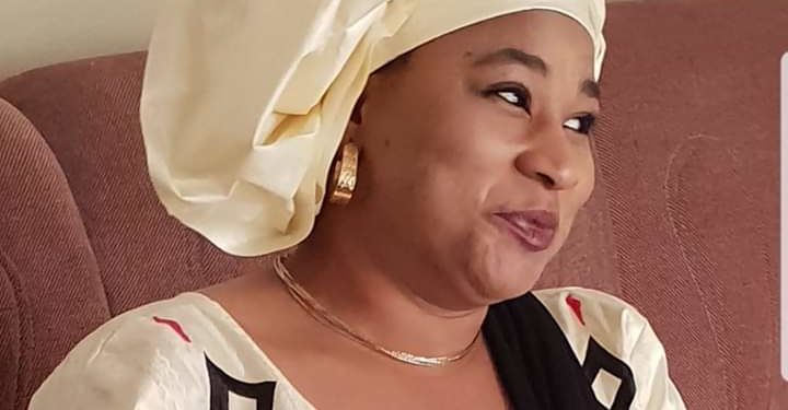 JIF 2020 / MAMOU VOYAGES : MARIAM DJAOUGA MAGNIFIE LA FEMME À TRAVERS UN POÈME. ( La femme est le coeur qui bat dans la poitrine du monde )