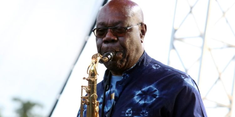 MUSIQUE / COVID-19: MANU DIBANGO EMPORTE PAR LE CORONAVIRUS A 86 ANS