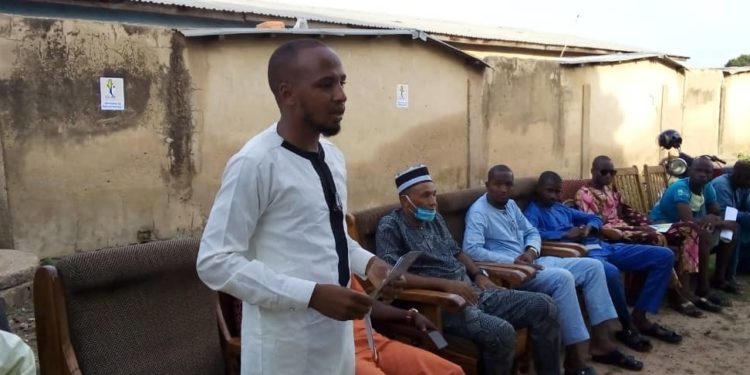 ÉLECTIONS MUNICIPALES À PARAKOU : Bernadin Gnansounou et Issaka Soumanou Adam ont reçu les bénédictions de l’imam du Dépôt et la communauté peulh.