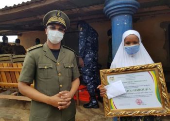 Borgou: Le Préfet Djibril Mama Cissé chez la sauveteuse, Sakina Harouna.