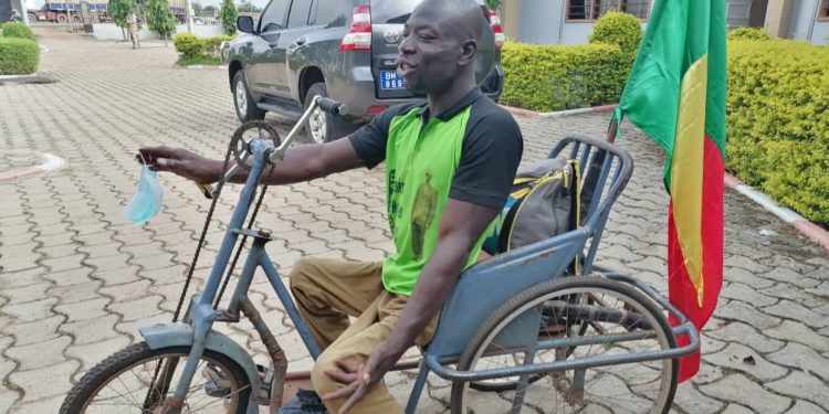 Société: Pour susciter la candidature de Talon, un handicapé se donne le challenge de quitter Natitingou pour Cotonou.