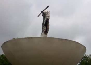 Parakou : Une partie de la statue du héros Bio Guerra s’est affaissée