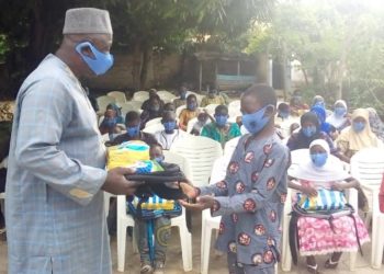 ÉDUCATION /RENTRÉE SCOLAIRE : Plus de 100 kits scolaires offerts aux enfants vulnérables de Parakou par Afrik Impulsion ONG