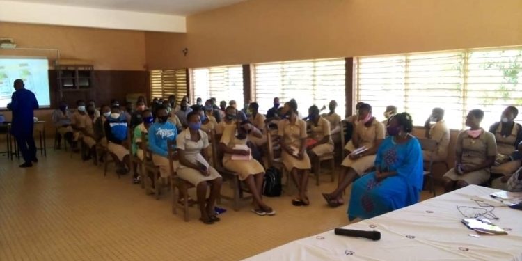 Education / Lycée des jeunes filles de Natitingou: L’Aberme outille les filles sur les métiers de l’électricité.
