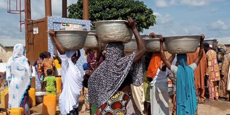 Société/Pèrèrè : Don d’un forage d’eau par la député Mariama Baba Moussa aux populations de Guinagouou (Le cœur d’une mère parle encore)