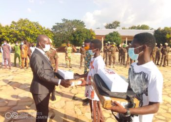 Éducation/Célébration de l’excellence en milieu scolaire : Le Ministre Alain Fortuné Nouatin récompense les meilleurs enfants de troupe de Bembereké.