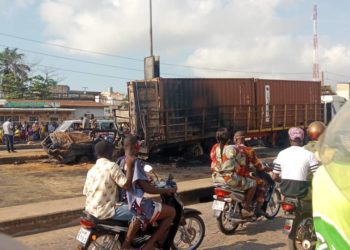 Cotonou : Un titan stationné sur la chaussée cause la mort de deux personnes.