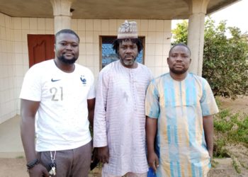 Noël 2020 : Le trio du Mouvement Damassounon sème la joie dans le cœur des enfants