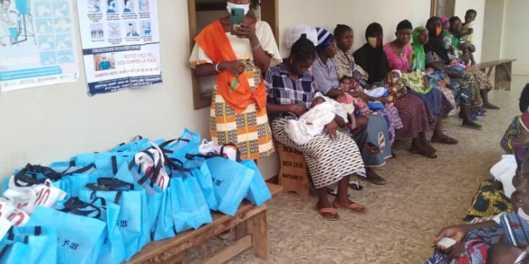 Célébration de Noël : Élite Atacora communie avec les enfants hospitalisés de Tanguiéta.