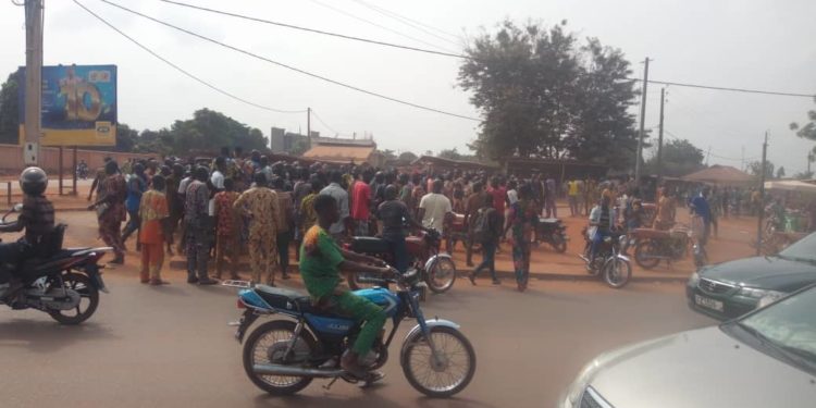 Société : Des populations révoltées contre la douane à Kétou
