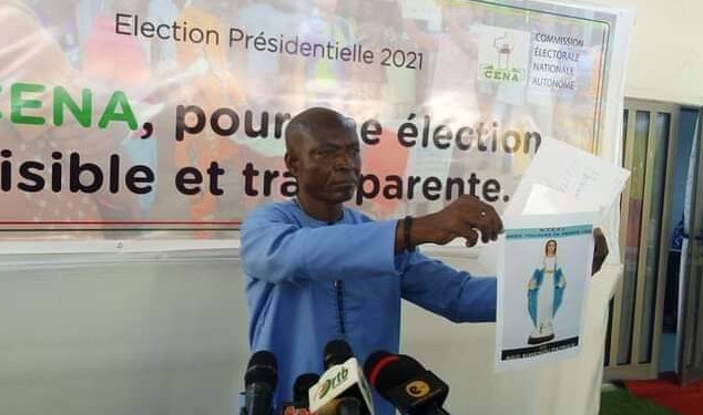 Audience à la Cour Constitutionnelle : Patrice Simènou Ago est allé amuser la galerie.