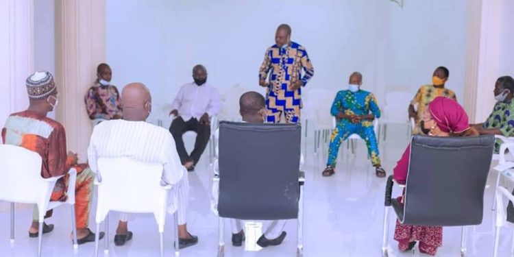 Régulation du secteur informel : Rekya Madougou prévoit des incubateurs pour la reconversion des conducteurs de taxi moto.