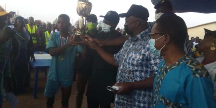 TOURNOI DE L’ESPOIR DES ÉTABLISSEMENTS SCOLAIRES DE PARAKOU : CEG Albarika sacrée équipe championne ( Pari gagné pour Laurent Lyhadi Gnassounou LLG du CAPT )
