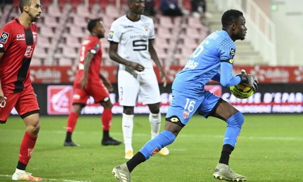 Football : Saturnin Alagbé et Dijon relégués en Ligue 2 !