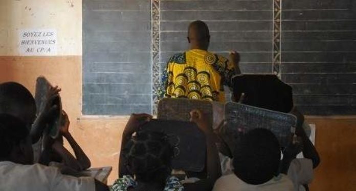 Prélèvements sur salaire : Les enseignants pré insérés contre Ecobank.