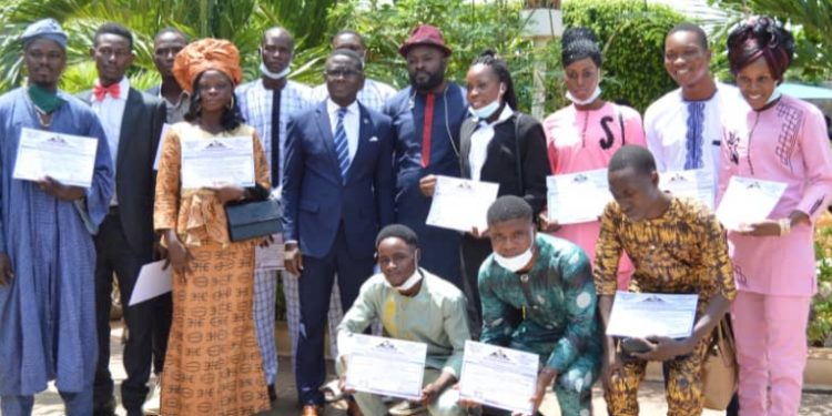 Vidéo leader formation de Parakou : Les étudiants de la 7ième promotion ont reçu leurs parchemins
