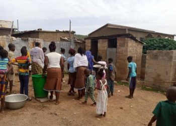 Bembèrèkè : Une mère arrêtée pour avoir jeté son bébé dans un WC.