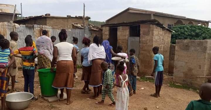 Bembèrèkè : Une mère arrêtée pour avoir jeté son bébé dans un WC.