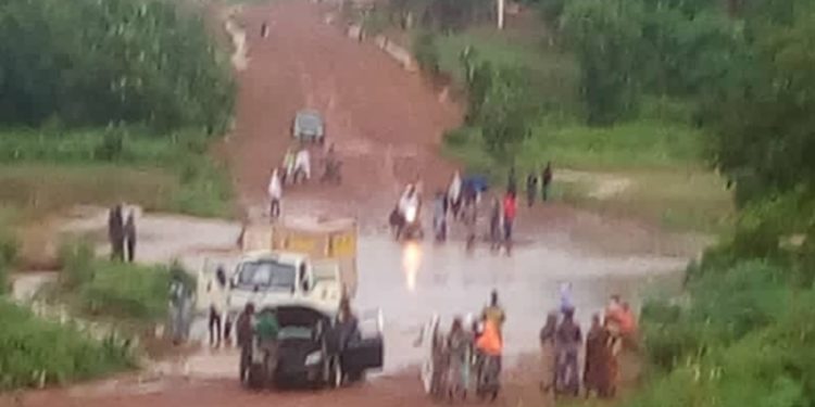 Route Gussou Sud – Fô Bouré – Sinendé : Statu quo, après près de deux ans du lancement des travaux de bitumage.