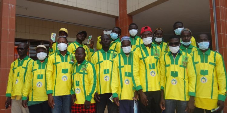 Bembéréké : l’ABPF offre cent maillots aux conducteurs de taxi moto