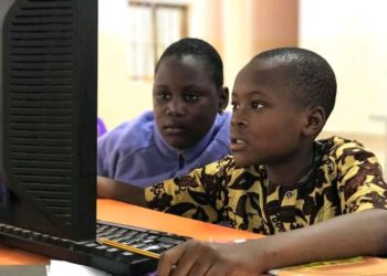 EtriLabs Parakou : la formation Learn to Code pour l’insertion des jeunes au numérique