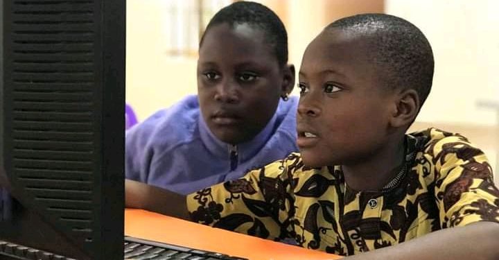 EtriLabs Parakou : la formation Learn to Code pour l’insertion des jeunes au numérique