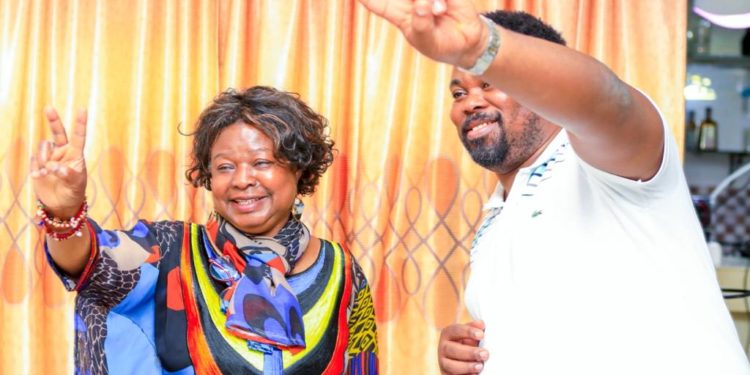 Exclusivité : Mariage scellé entre Kiri Kanta et Blue Diamond de Sidikou KARIMOU. ( Un grand concert en décembre à Parakou )