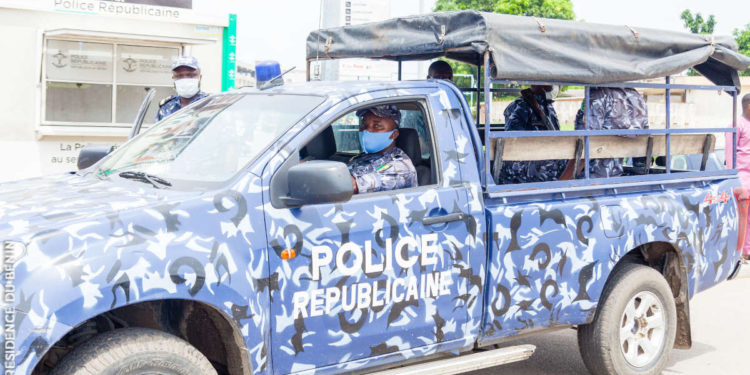 Insécurité à Parakou : Trois malfrats neutralisés par la police, le commisaire Bamenou Senignon Alain donne les détails de l’opération