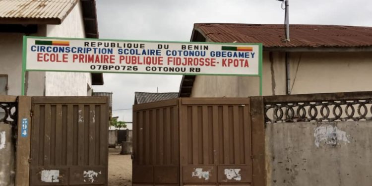 Epp Fidjrossè Kpota : Le CQ Médard Todan et la Croix-Rouge se donnent la main pour assainir l’école ce samedi.