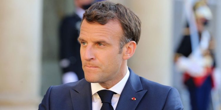 France : Emmanuel Macron à nouveau agressé (vidéo)