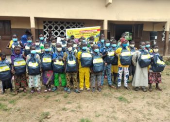 Bénin/ éducation : Association Ayènin fait don de kits scolaires aux écoliers et élèves de Kadégué