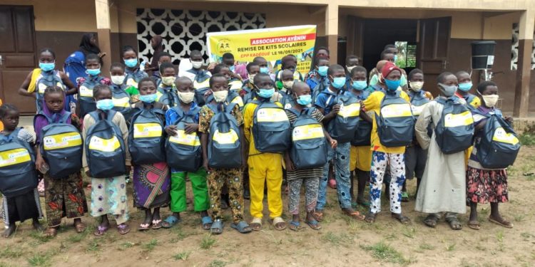 Bénin/ éducation : Association Ayènin fait don de kits scolaires aux écoliers et élèves de Kadégué