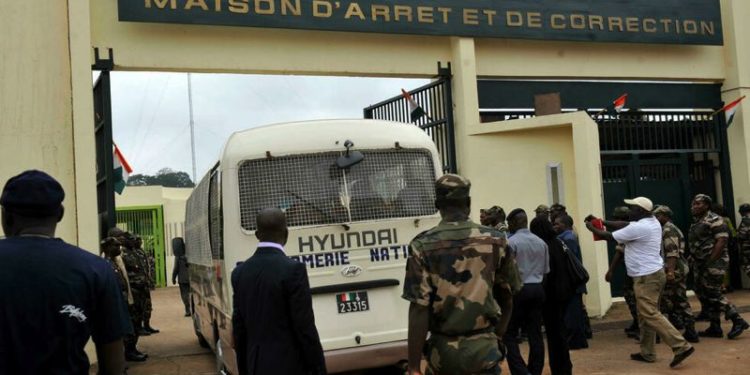 Côte d’Ivoire : un juge enferme une mineure de 8 ans ( juste pour une petite somme)