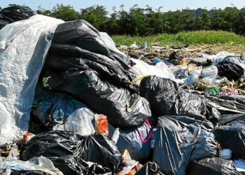 Parakou/ Débordement d’une décharge d’ordures : la population saisit des tricycles de pré collecte pour mesure de protestation.