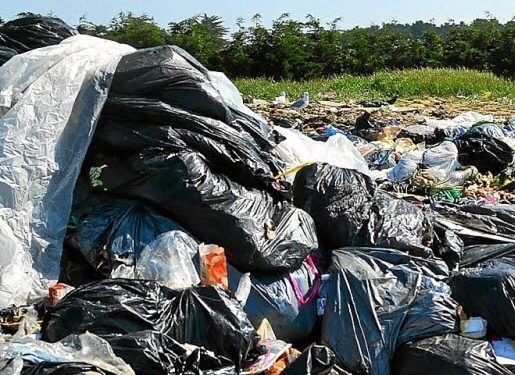 Parakou/ Débordement d’une décharge d’ordures : la population saisit des tricycles de pré collecte pour mesure de protestation.