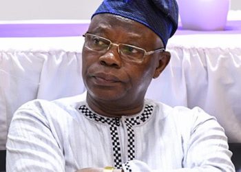 Éducation: Le Ministère interdit les tenues extravagantes aux enseignants.