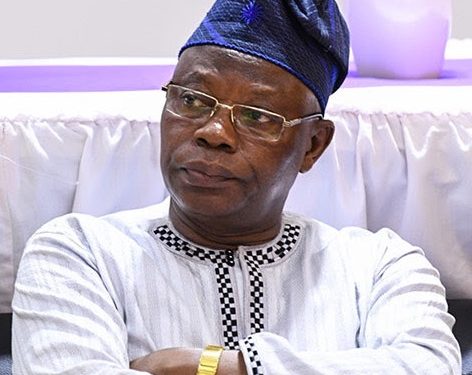 Éducation: Le Ministère interdit les tenues extravagantes aux enseignants.