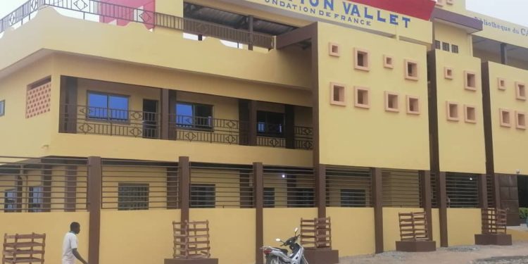 Inauguration de nouvelles infrastructures : Avec l’appui de la Fondation Vallet, le centre CAEB-Parakou agrandit son cadre bibliothécaire.