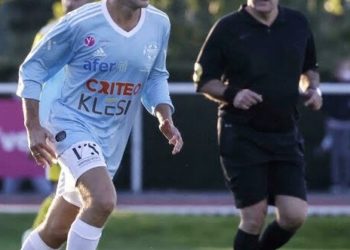 France : Emmanuel Macron marque un but dans un match de football (vidéo)